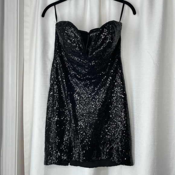 Nasty Gal Dresses & Skirts - NWT Nasty Gal Black Sequin Strapless Dress